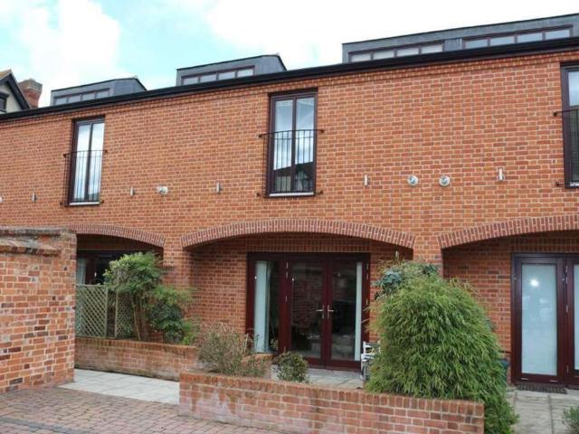 Castle Street, Wallingford, OX10 2 bed terraced house to rent £1,500 pcm £346 pw