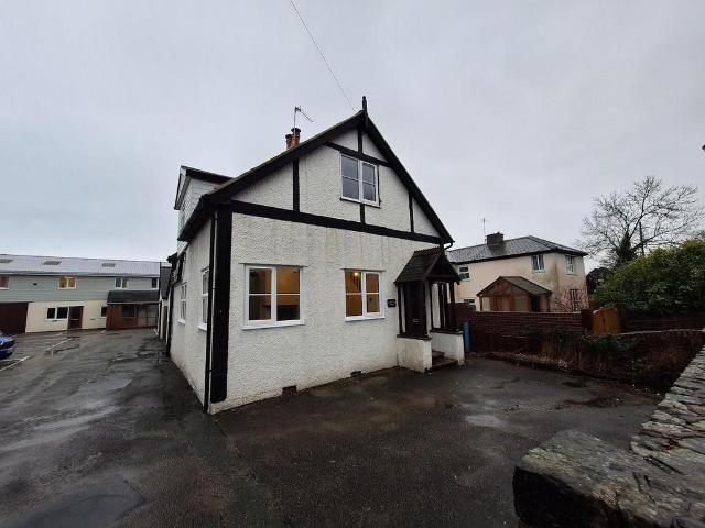 Castle Street, Whittington 2 bed cottage to rent £925 pcm £213 pw