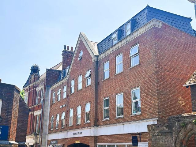 Castle Place, Tonbridge TN9, 2 bed flat to rent, £1,600 pcm | PrimeLocation