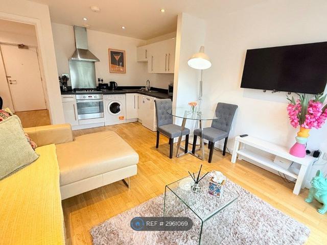 Castle Quay, Bedford MK40, 1 bed flat to rent, £2,100 pcm | PrimeLocation