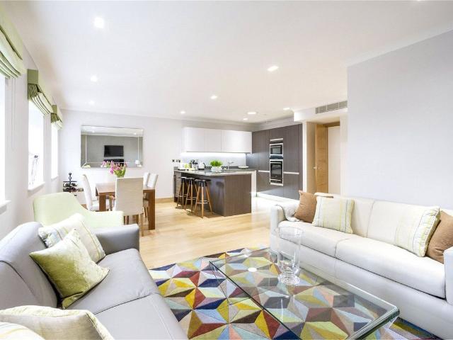 Castle Row, Horticultural Place, Chiswick, London W4, 2 bed flat to rent, £3,250 pcm | PrimeLocation