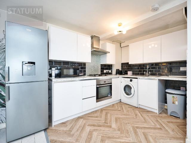Castle Road, Barking, Dagenham, Essex RM9, 2 bed flat to rent, £1,750 pcm | PrimeLocation