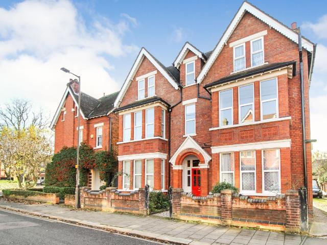 Castle Road, Bedford MK40, 1 bed flat to rent, £900 pcm | PrimeLocation