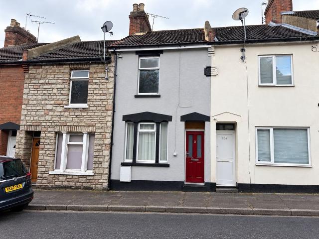 Castle Road, Chatham ME4, 1 bed flat to rent, £825 pcm | PrimeLocation