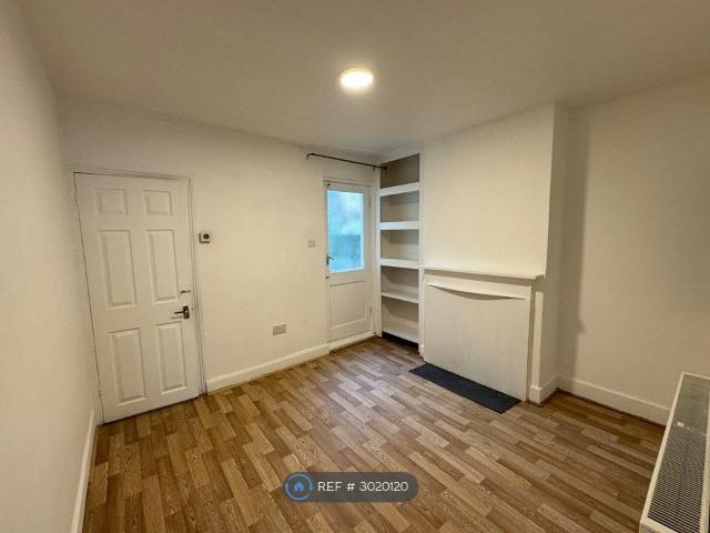 Castle Road, Chatham ME4, 2 bed terraced house to rent, £1,250 pcm | PrimeLocation