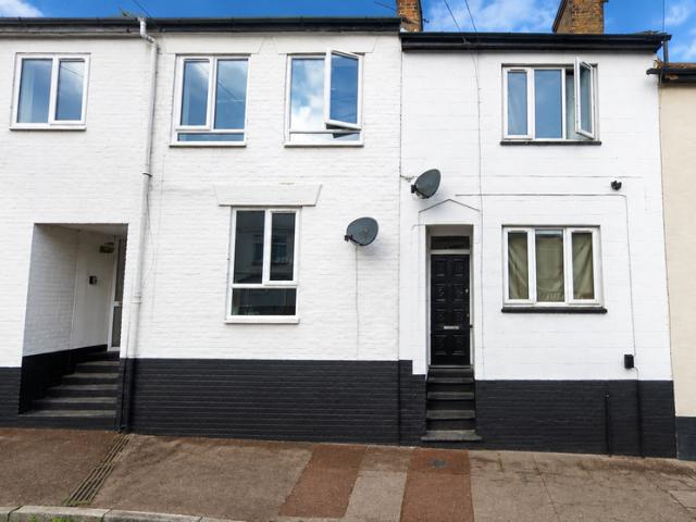 Castle Road, Chatham ME4, 3 bed terraced house to rent, £1,100 pcm | PrimeLocation