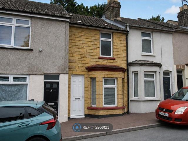 Castle Road, Chatham ME4, 3 bed terraced house to rent, £1,295 pcm | PrimeLocation
