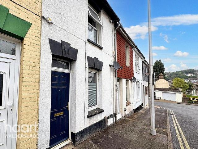 Castle Road, CHATHAM 2 bed terraced house to rent £1,100 pcm £254 pw