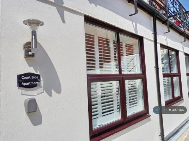 Castle Road, Southsea, PO5 2 bed flat to rent £1,400 pcm £323 pw