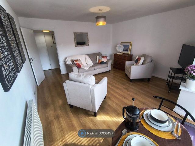 Castle Way, Feltham TW13, 2 bed flat to rent, £1,700 pcm | PrimeLocation