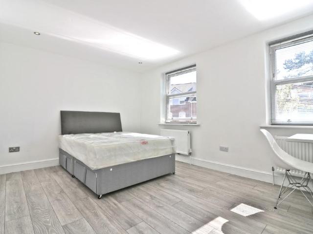 Castlebar Park, London, London, W5 House share to rent £1,050 pcm £242 pw