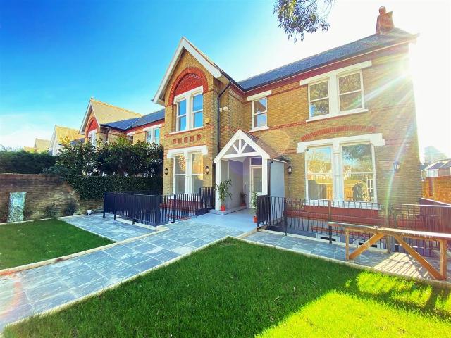 Castlebar Road, Ealing W5, 3 bed flat to rent, £2,850 pcm | PrimeLocation