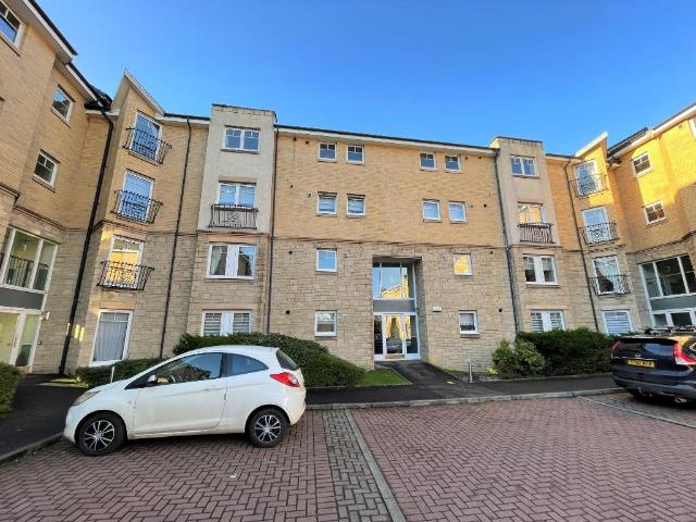 Castlebrae Gardens, Cathcart. 2 bed flat to rent £1,025 pcm £237 pw