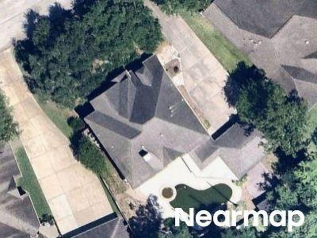 Castlecombe Dr