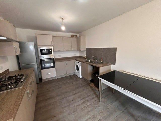 Castlecroft Road, Luton LU1, 5 bed semi detached house to rent, £2,000 pcm | PrimeLocation
