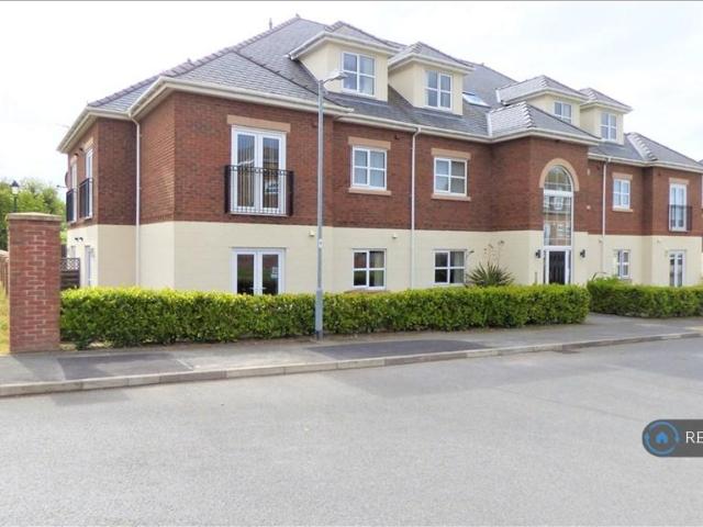 Castlefields, Rhuddlan, LL18 2 bed flat to rent £805 pcm £186 pw