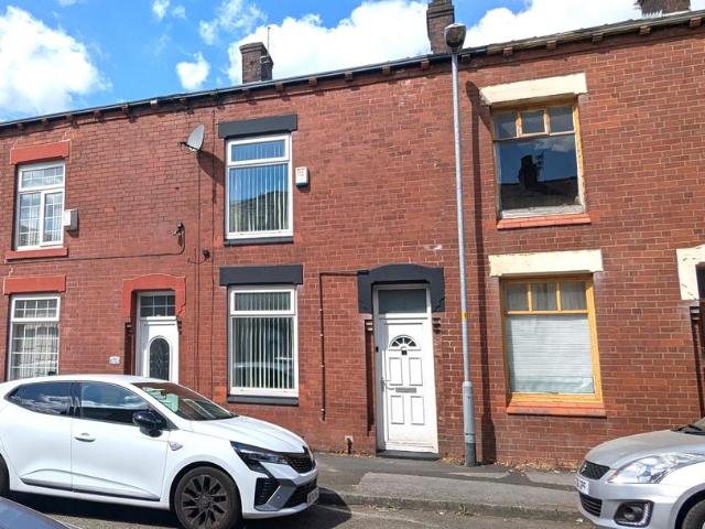 Castleford Street, Chadderton, OL1 2 bed terraced house to rent £895 pcm £207 pw