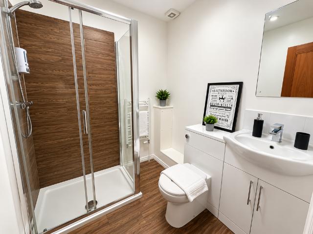 Castleford, WF10 2 bed house to rent £850 pcm £196 pw