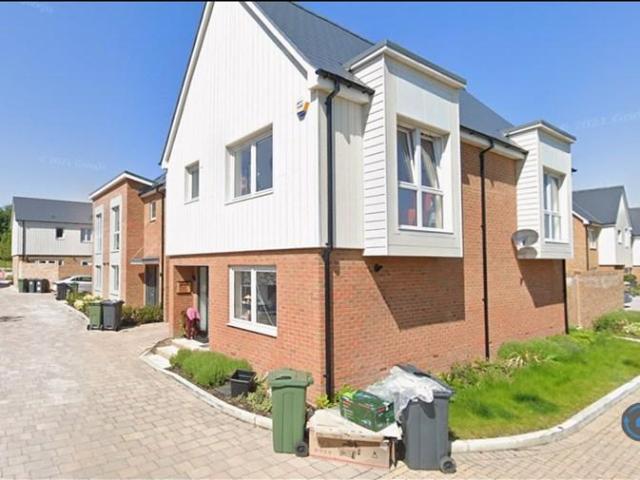 Castleridge Drive, Greenhithe, DA9 4 bed terraced house to rent £2,500 pcm £577 pw