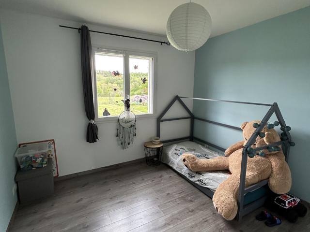 CASTRES VILLA DE PLAIN PIED AVEC GARAGE ET JARDIN