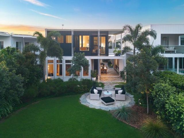 CASUARINA BEACHFRONT ENTERTAINER