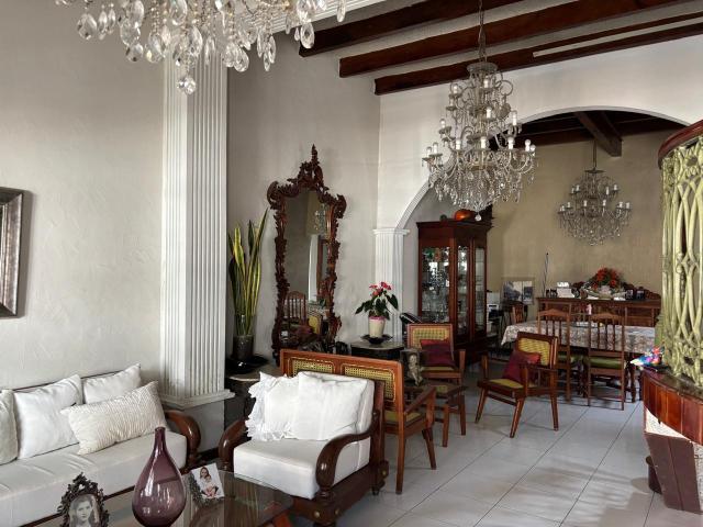 CasUna Inversi?n Excepcional en el Centro de Veracruz: Casa con Espacios Vers?tiles y Potencial Infinito.a en