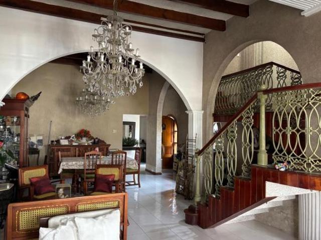 CasUna Inversión Excepcional en el Centro de Veracruz: Casa con Espacios Versátiles y Potencial Inf