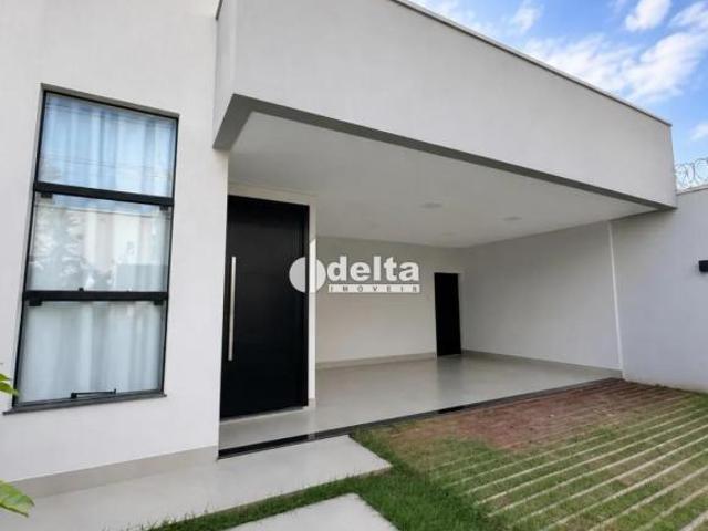 Cas com 4 quartos sendo 1 suíte disponível para venda no bairro Martins em Uberlândia MG