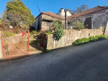 CASA MUITO ANTIGA, COM BASE EM PEDRA, PARA RECUPERAR, COM LAGAR E QUINTAL