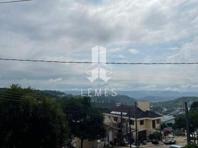 Casa muito bem localizada! Com moradia em cima e embaixo. Casa com pátio