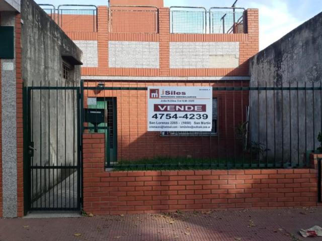 Casa Multifamiliar con Local. A Reciclar OPORTUNIDAD! en Inmomap