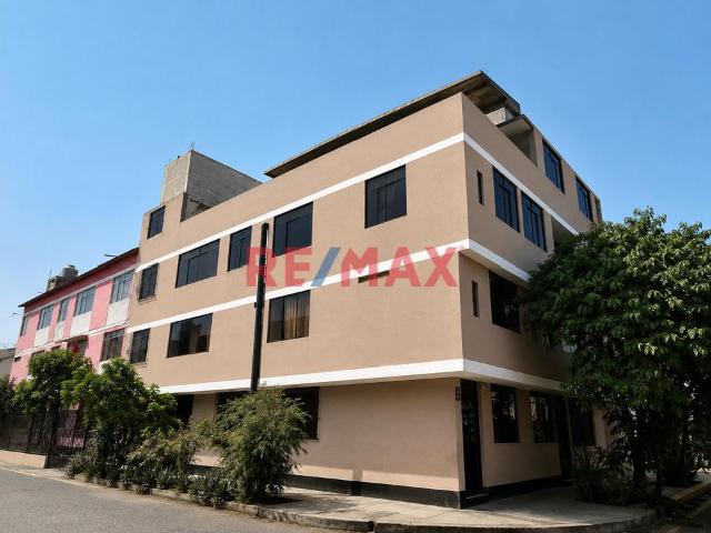 Casa Multifamiliar De 4 Pisos + Azotea En Esquina | Ideal Para Vivienda E Inversión | Comas