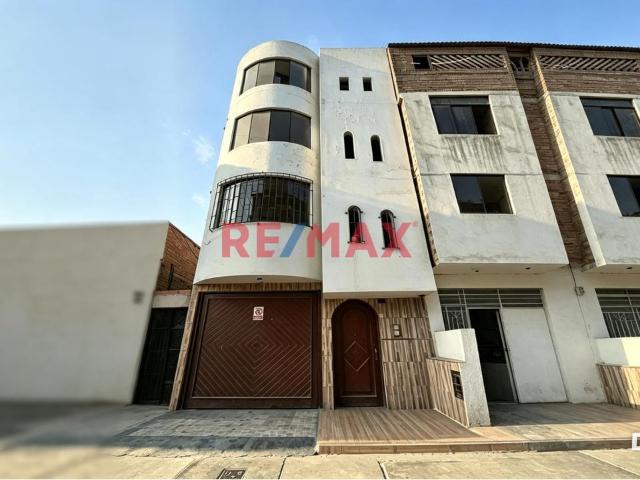 Casa Multifamiliar En Venta Sjl