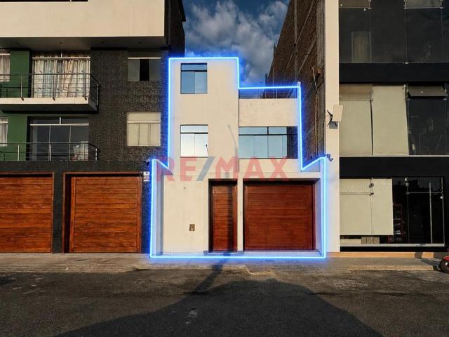 Casa Multifamiliar En Venta Urb Atos Del Valle Centenario
