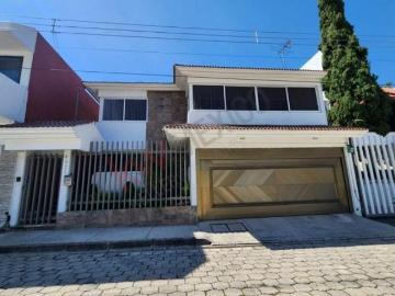 Casa muy ubicada en Fracc. La Providencia, Zona aledaña a Angelópolis