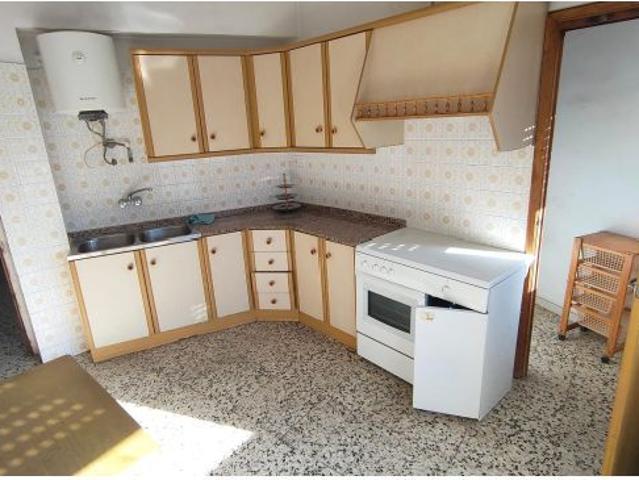 Casa muy amplia con muchas posibilidades en venta