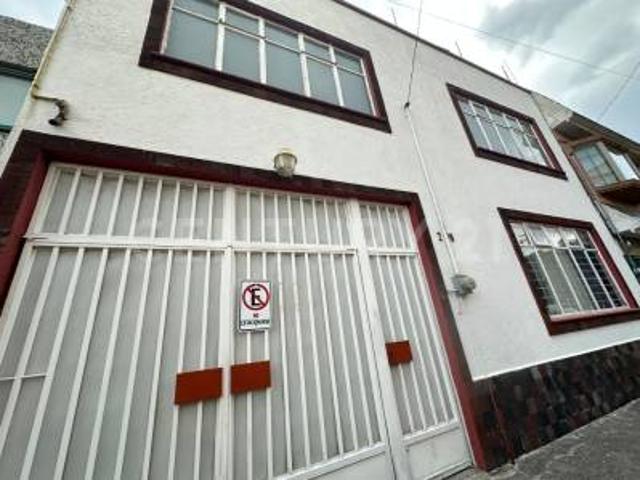 Casa muy amplia en la Nueva Santa Maria