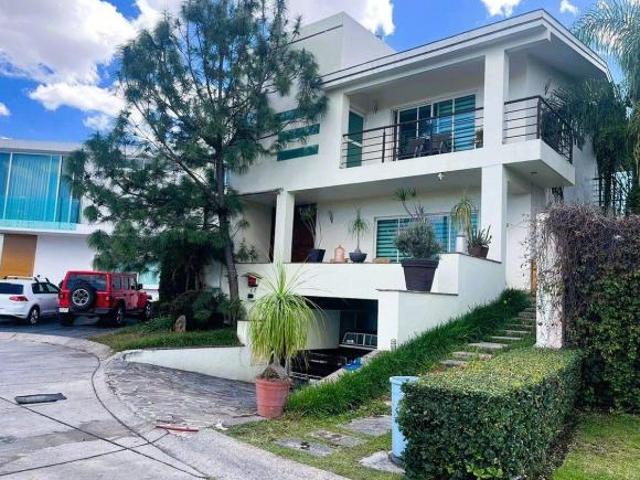 Casa muy amplia en Puertas del Tule