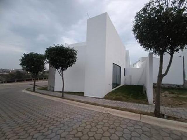 Casa muy amplia en venta en Parque Aguascalientes, lomas 3 Puebla