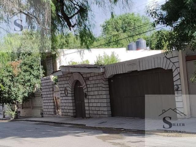 Casa muy grande en Venta, ideal para Oficinas, en zona muy transitada en colonia jardin