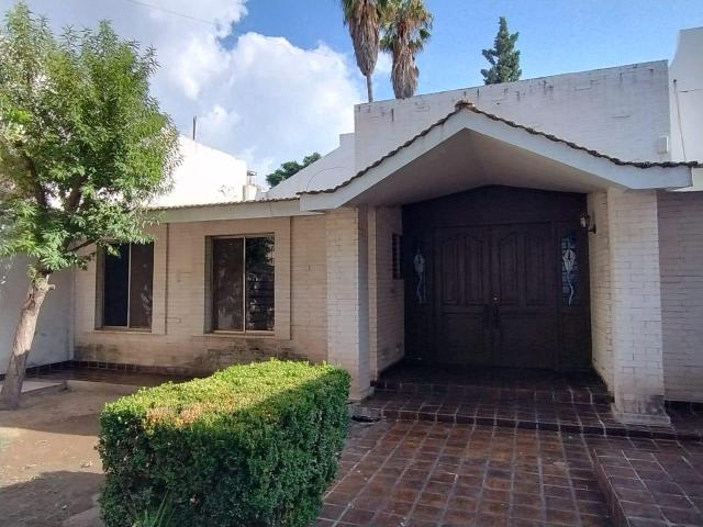 Casa muy grande en Venta, ideal para Oficinas, en zona muy transitada en colonia jardin