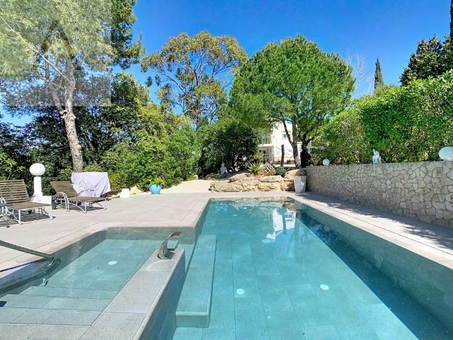 Casa magnífica e luminosa com piscina, 5 quartos, sala em o. 206m² Pechão