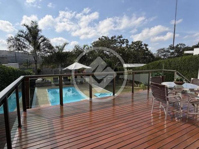 CASA MARAVILHOSA EM CONDOMÍNIO FECHADO EM LAGOA SANTA, COM 1000 M2 BEM DISTRIBUÍDOS, EM UM CONDOMÍNI