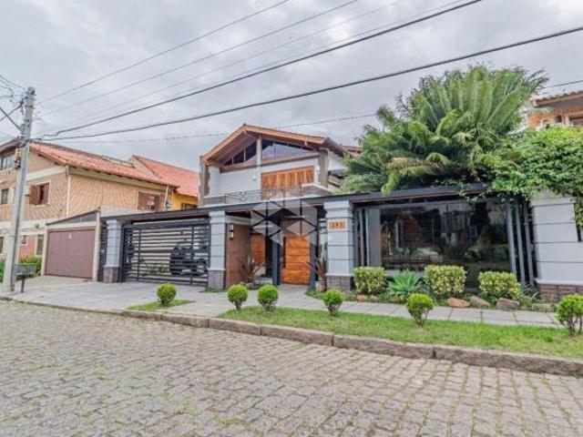 Casa Maravilhosa, 4 dormitórios, 3 suítes, sendo 1 master/hidro, 4 vagas, 580 m² privativos, no Jard