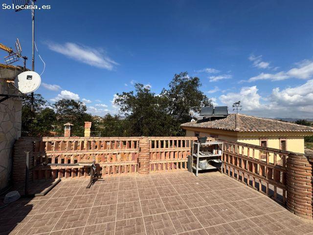 Casa mata de 3 plantas en Santa Amalia