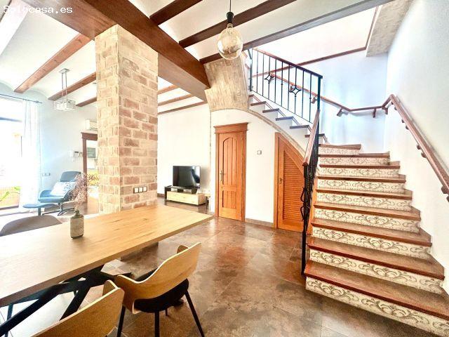 Casa mediterránea con grandes terrazas y 4 dormitorios en Rafelbunyol