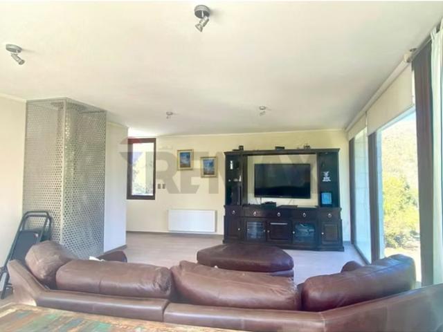 Casa mediterránea de alto nivel en entorno natural | 5 dormitorios por 25350.00 en Olmué