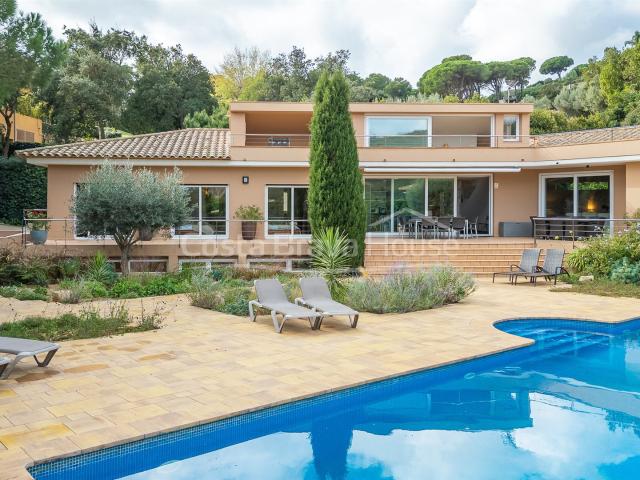 Casa mediterránea de lujo con piscina, vistas al mar y jardí. 560m² Aiguablava