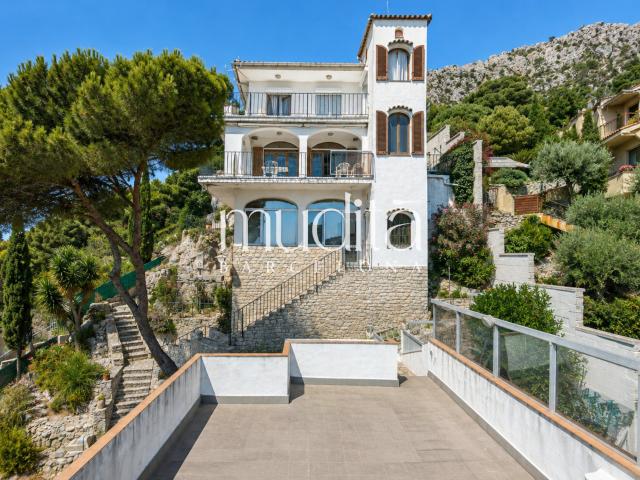 CASA MEDITERRÀNIA · UN MIRADOR HABITADO SOBRE LES ILLES MEDES