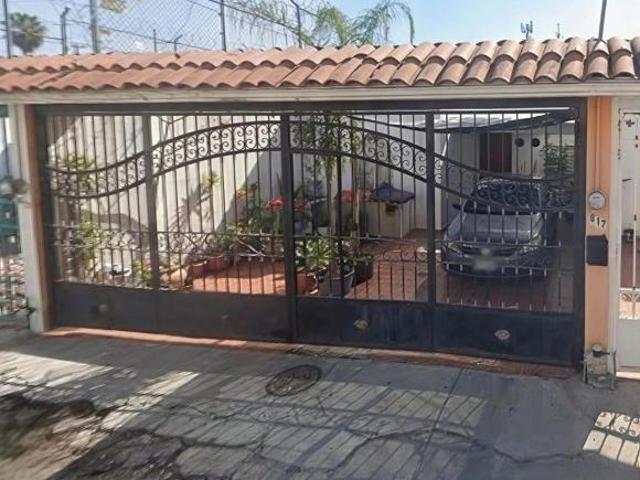CASA MINIMALISTA EN GUADALAJARA EN VENTA EN EXCELENTE ZONA CON VIAS DE ACCESO ALREDEDOR!